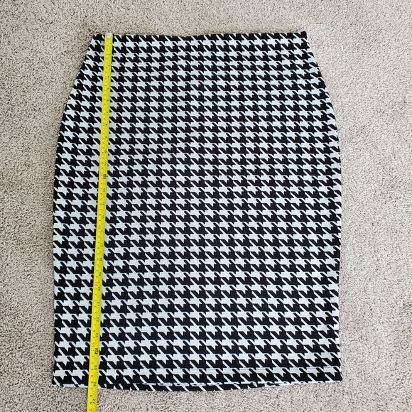 Express Women's Pencil Skirt, Black/White (Size L) - Picture 8 of 8